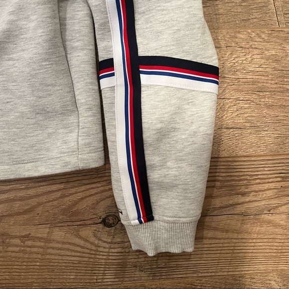 Tommy Hilfiger Women’s Gray Sweatshirt With Stripe Size S/P - Picture 3 of 7